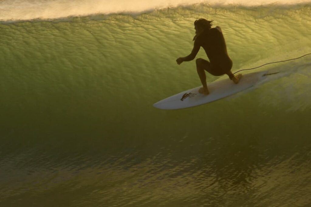 Dave Rastovich surfing